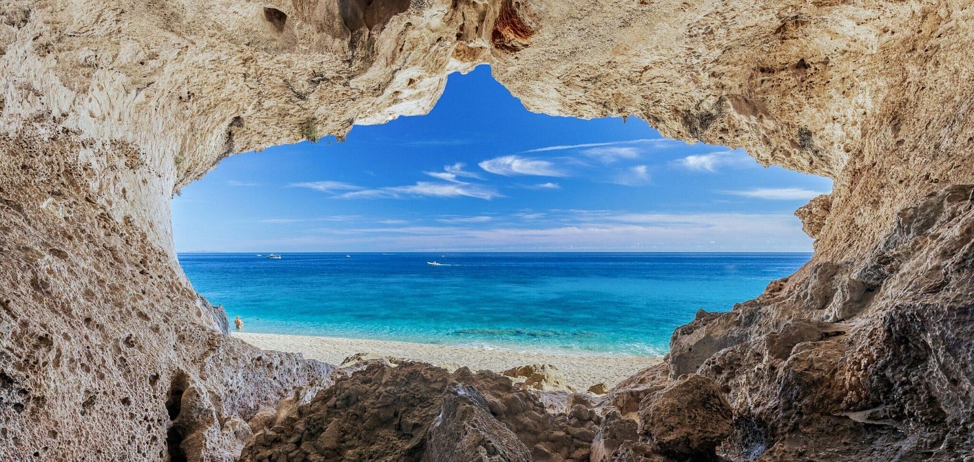 40 km di costa tra calette e falesie mozzafiato